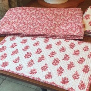 WILLIAMS SONOMA QUILTED PLACEMATS SET OF 8 and 8 NAPKINN